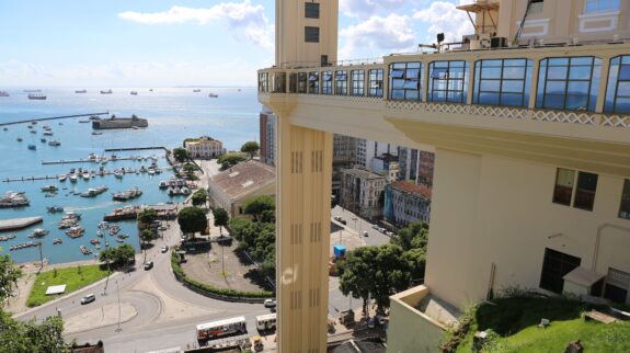 salvador-g56962e665_1920
