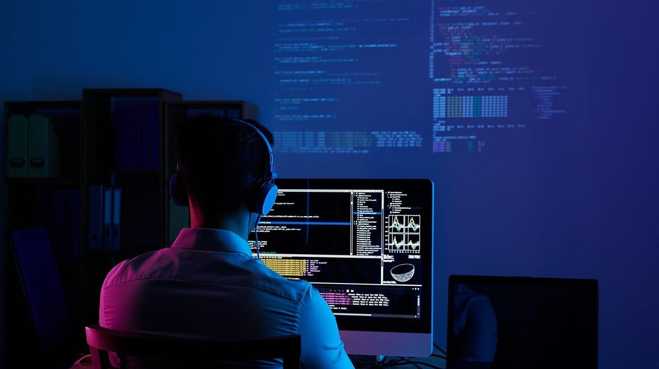 software-developer-6521720_1280-1